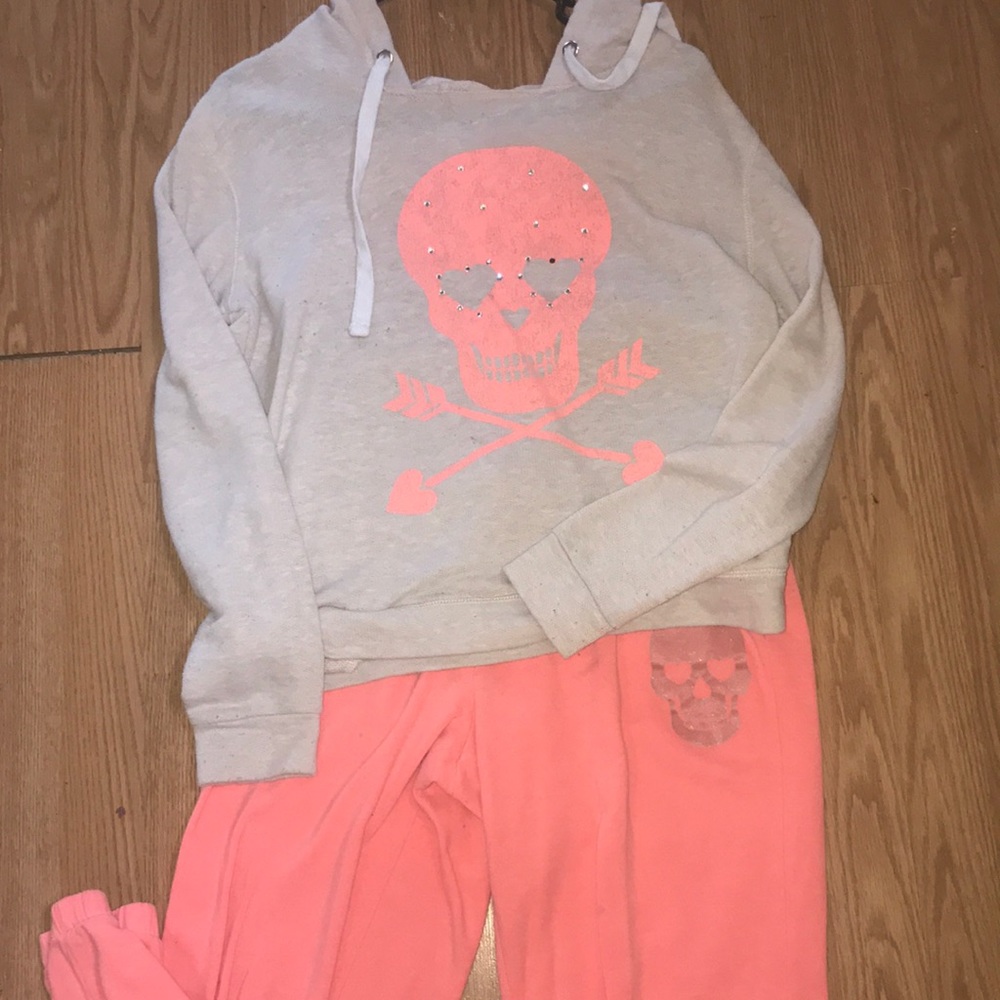 Women’s skull print hoodie & skull sweats